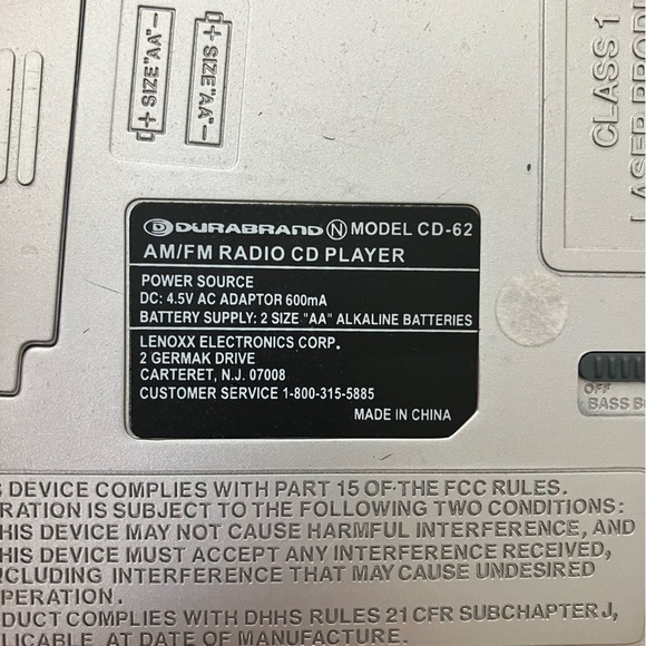 Durabrand AM/FM Radio Portable CD Player - Picture 8 of 9